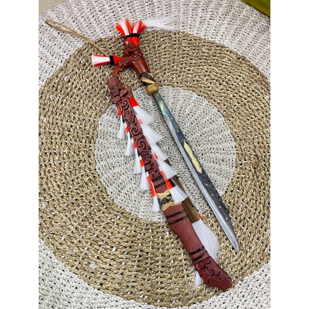 MANDAU DAYAK PEDALAMAN-ACCECORIES MANDAU DAYAK