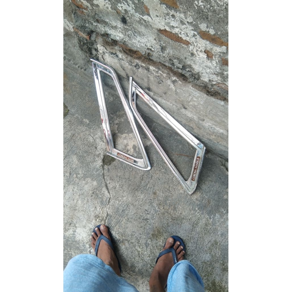 lis kaca samping Toyota corona mark 2