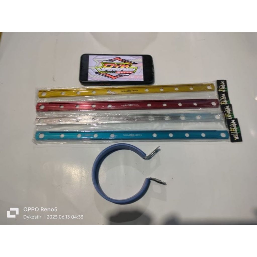 

Pangkon kenalpot penggaris + klem warna biru satu set pangkon kenalpot model penggaris 37 cm warna panjang