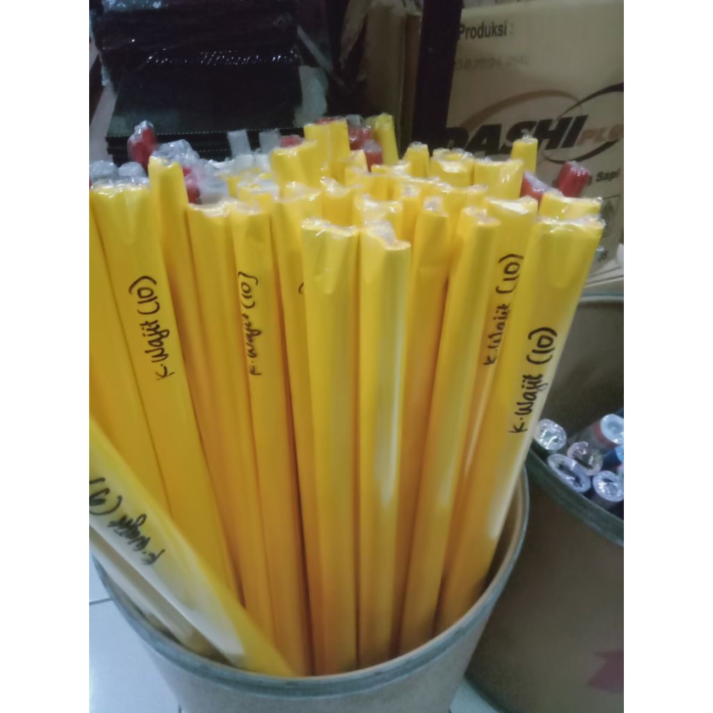 

kertas Minyak/kertas wajik/kertas layangan warna kuning 1 golong/pack (isi 10 lembar)