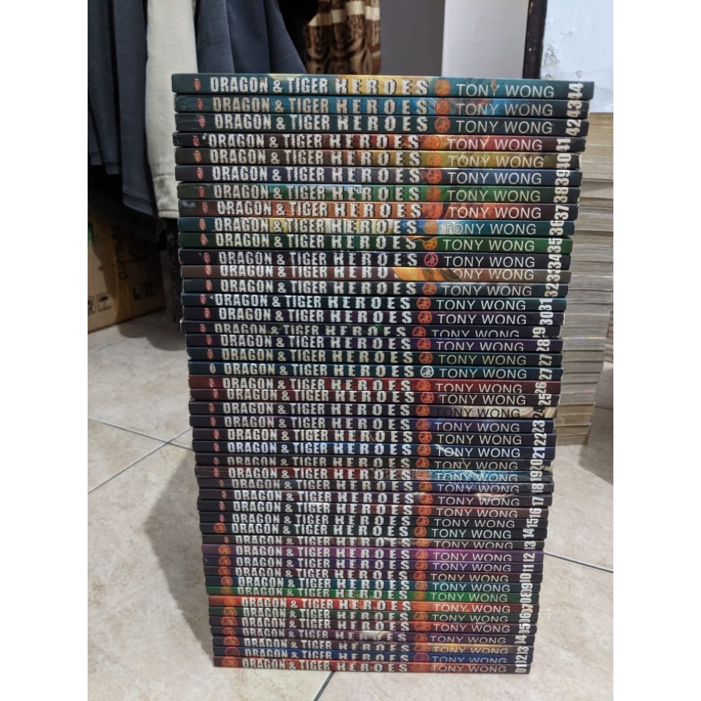 Komik Dragon & Tiger Heroes 1-44 SET