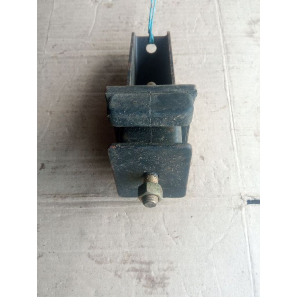 Engine mounting dudukan mesin kijang grand super 5k kapsul 7k kanan R copotan