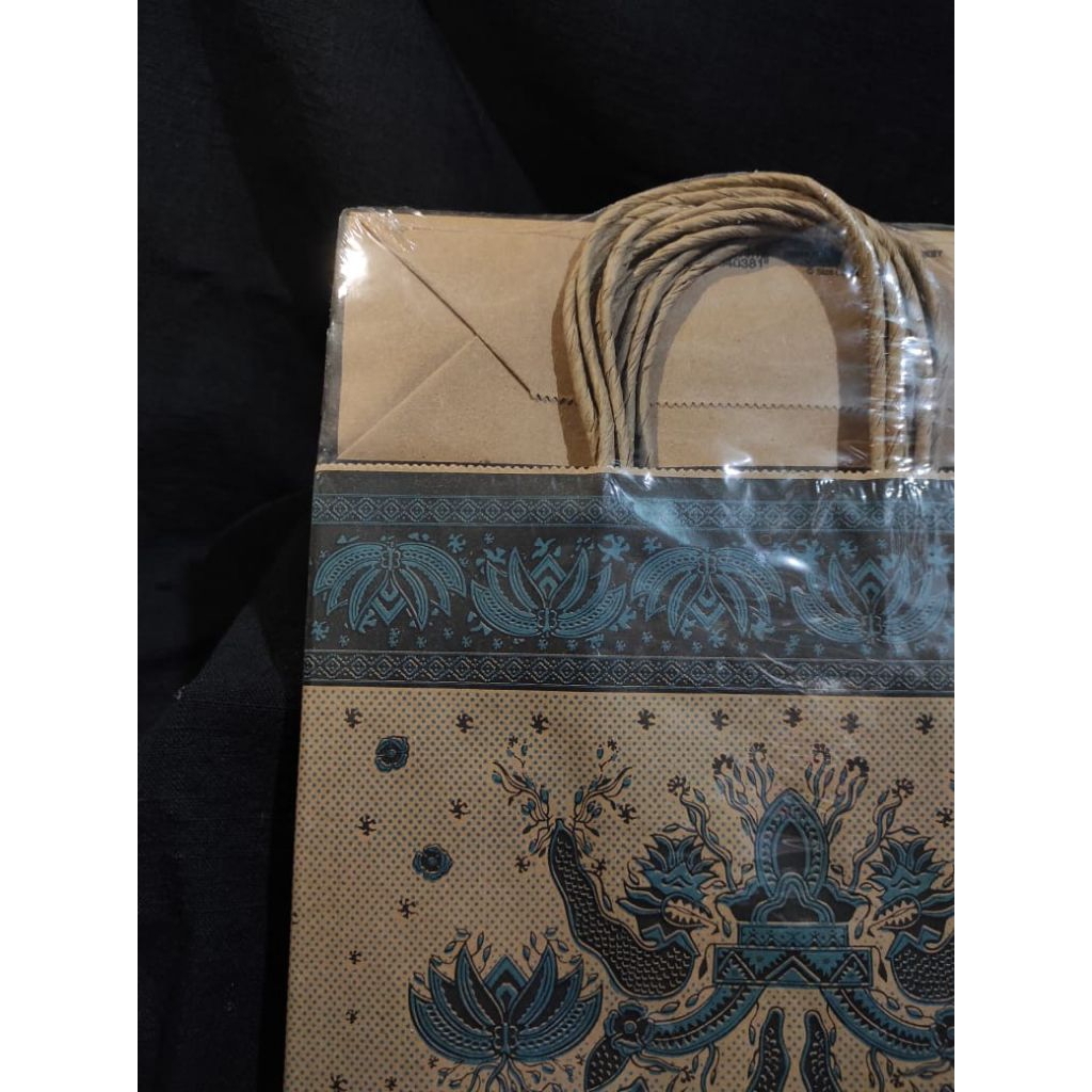 

Paper bag motif batik ukuran 290×240×80 mm