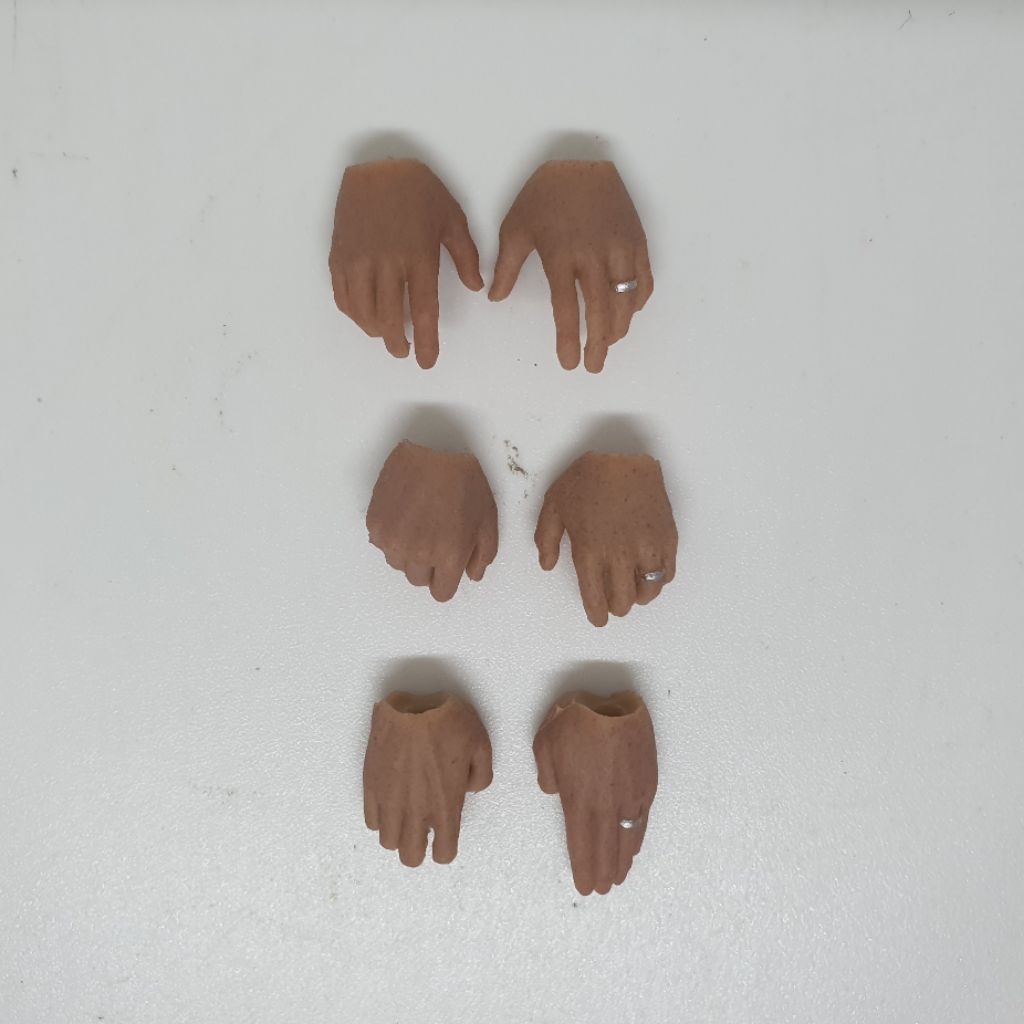 Mezco Hand Grip Male Fleshtone Mix John Wick kitbash 1/12