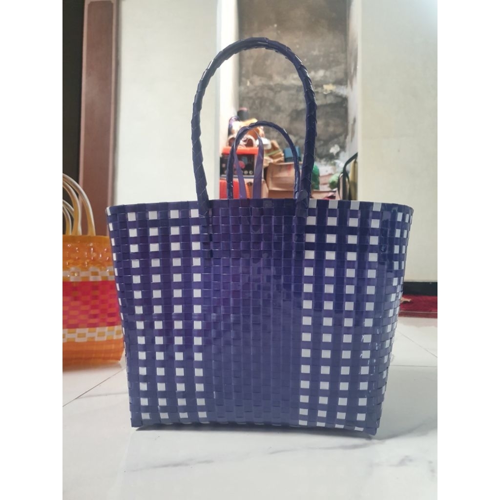 Tas Keranjang Anyaman Plastik Tali Panjang