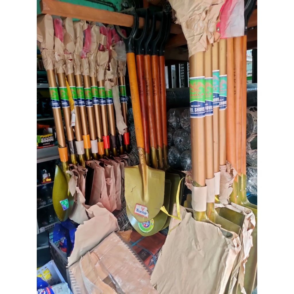 SEKOP PASIR CAP MATA / SEKOP TAMAN CAP MATA / GAGANG KAYU ASLI CAP MATA LANCIP DAN PAPAK