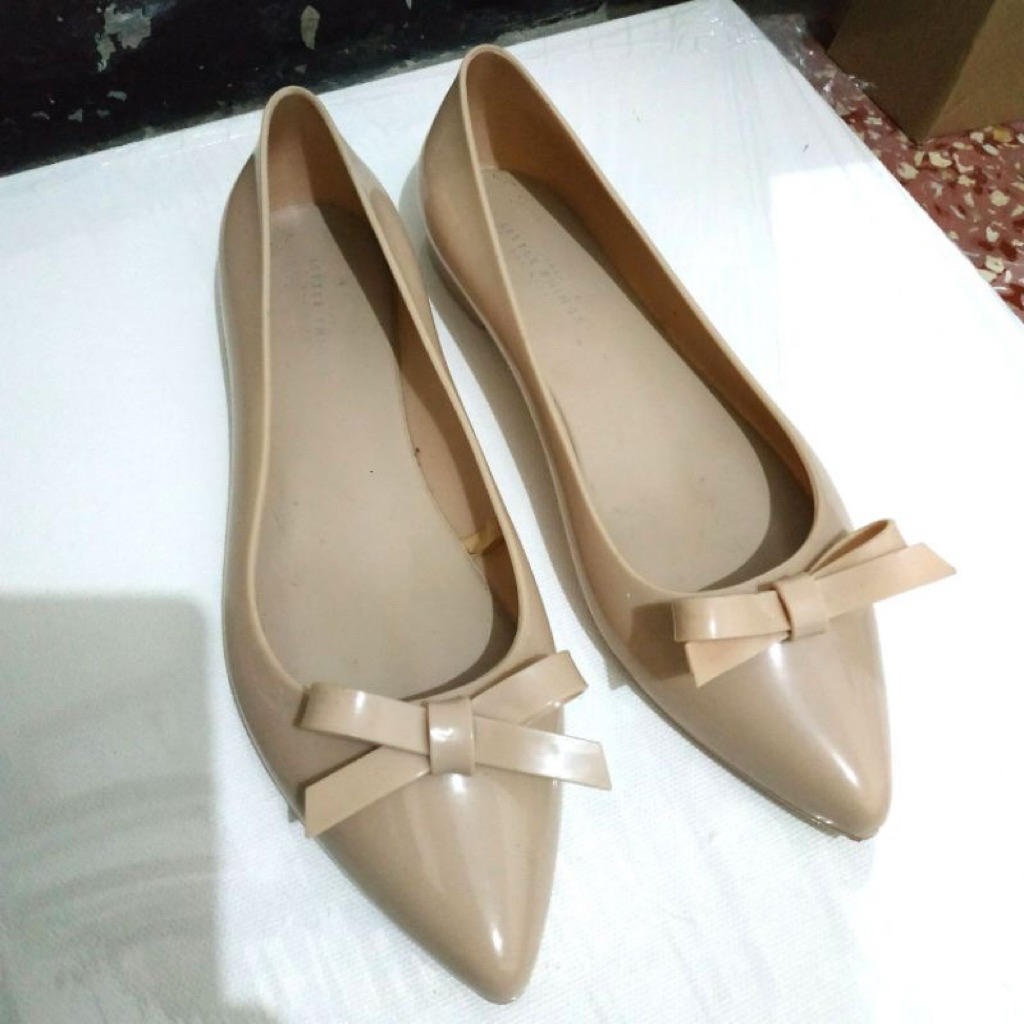 preloved flat shoes the little things she needs