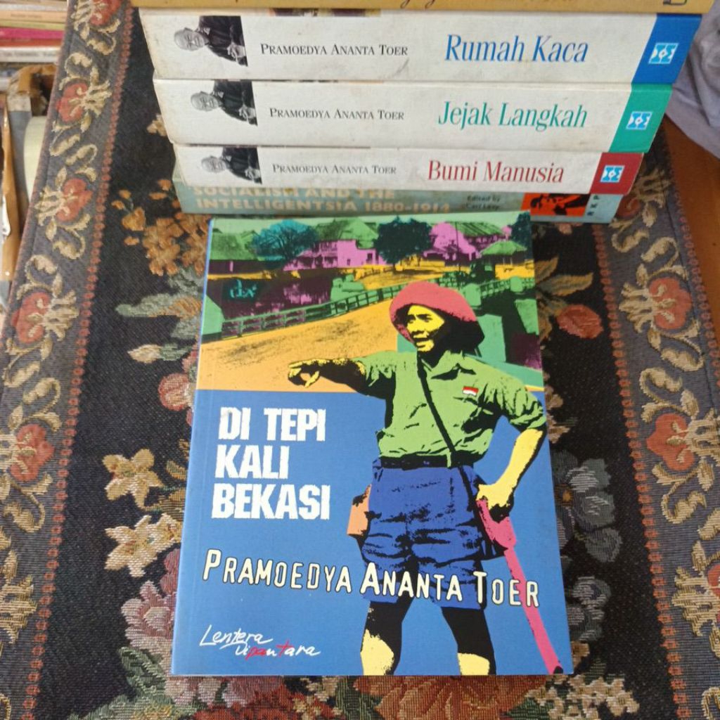 di tepi kali Bekasi original by Pramoedya ananta toer ORIGINAL