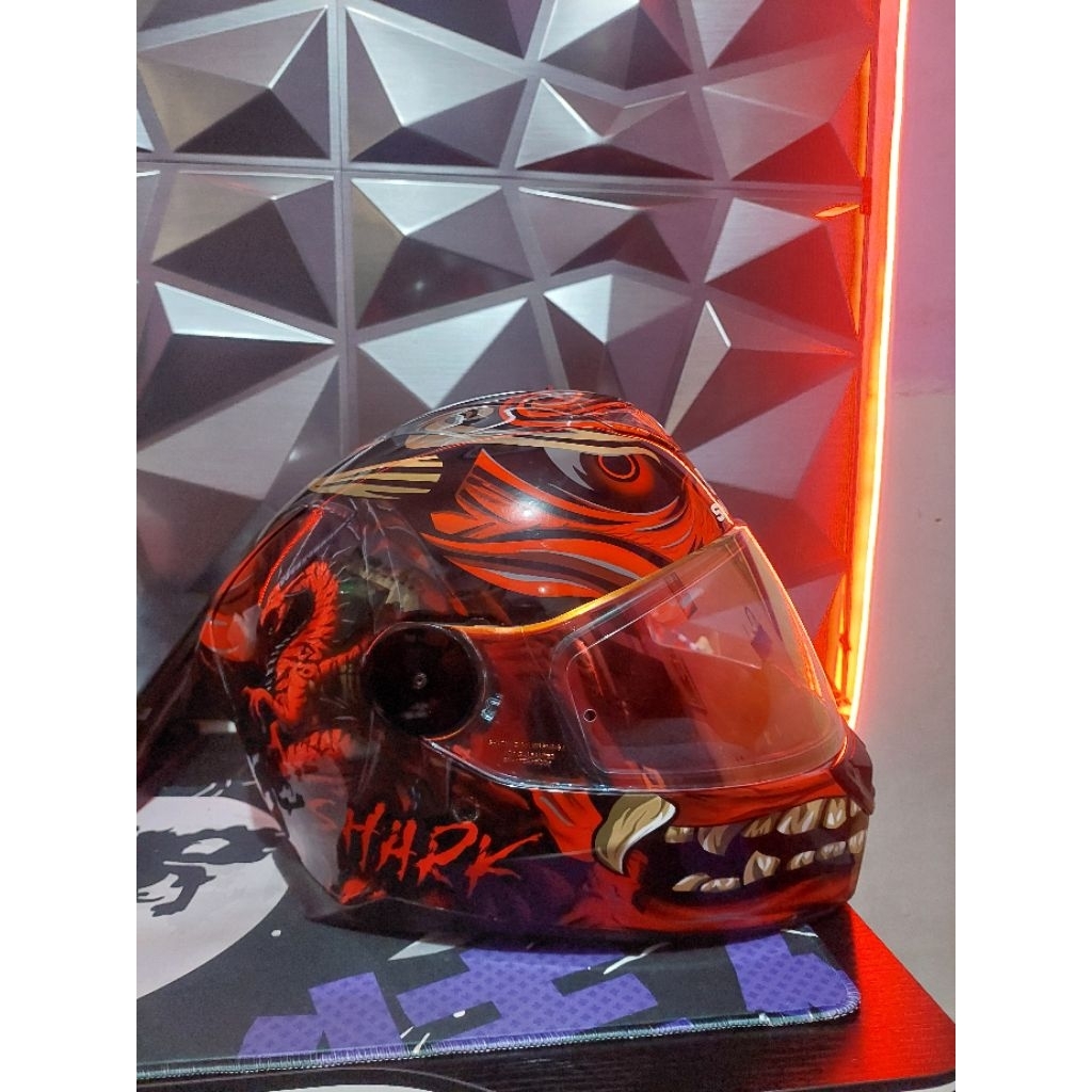 Helm Premium Shark skwal 2.2