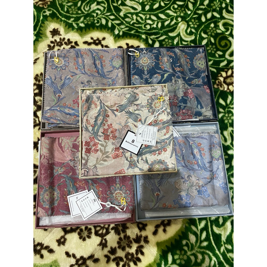 topkapi buttonscraves, emboss, leena monogram buttonscraves