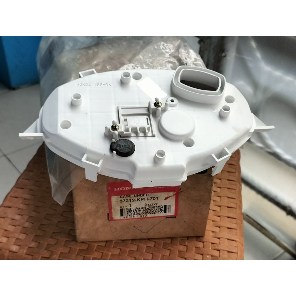 37212-KPH-701 Cover Bawah Spedometer Honda Supra X 125/Supra X 125 injection ORI AHM