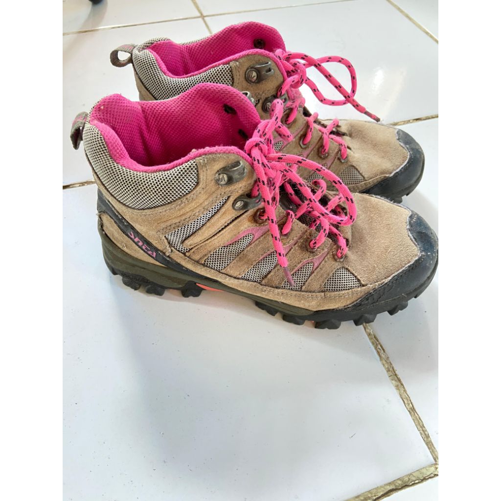 PRELOVED sepatu gunung wanita SNTA  614/615 semi waterproof hiking outdoor boot