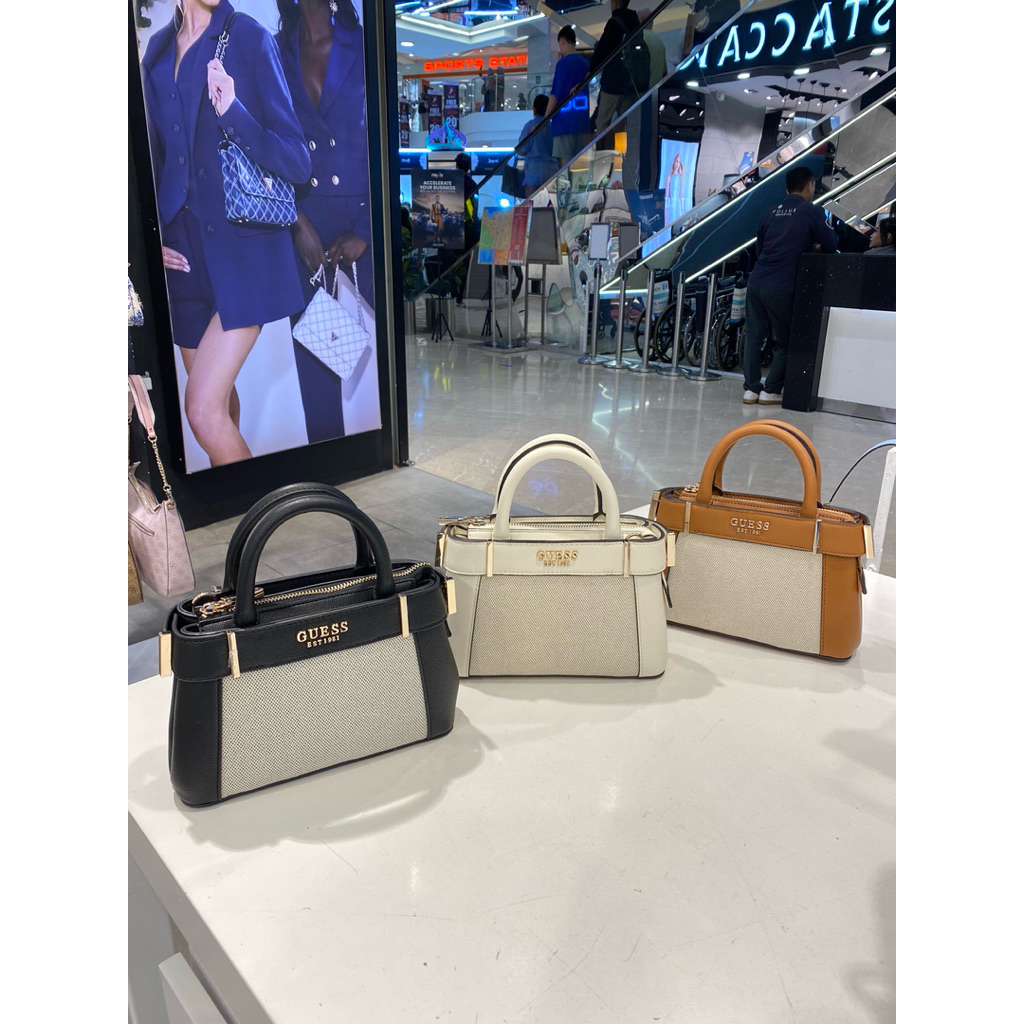 ✨GUESS MINI - sling bag/shoulder bag✨