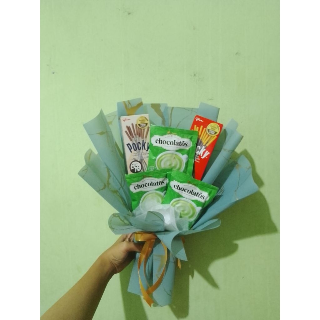 

Bouquet snack pocky dan chocolatos matcha