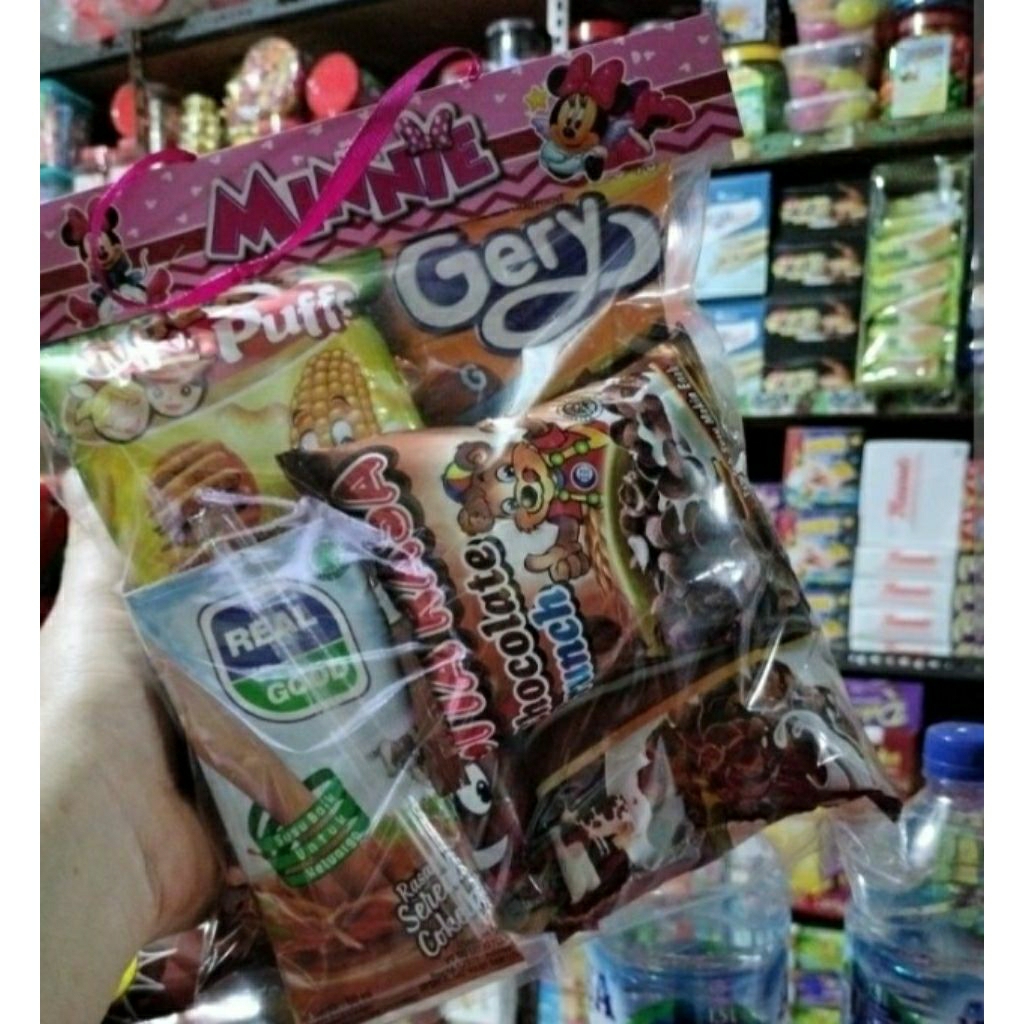 

Hampeŕs anak ultah