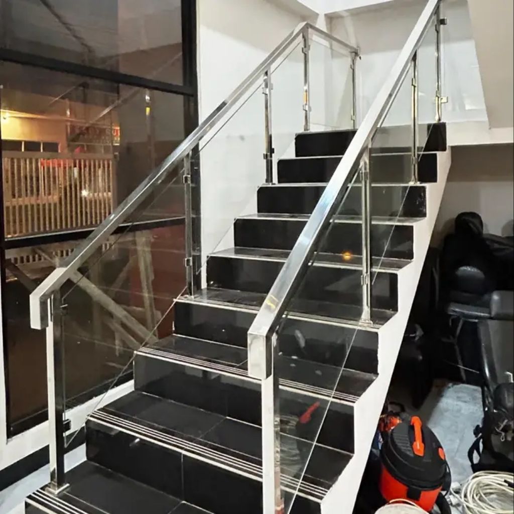 railing tangga stenlis kaca tempred