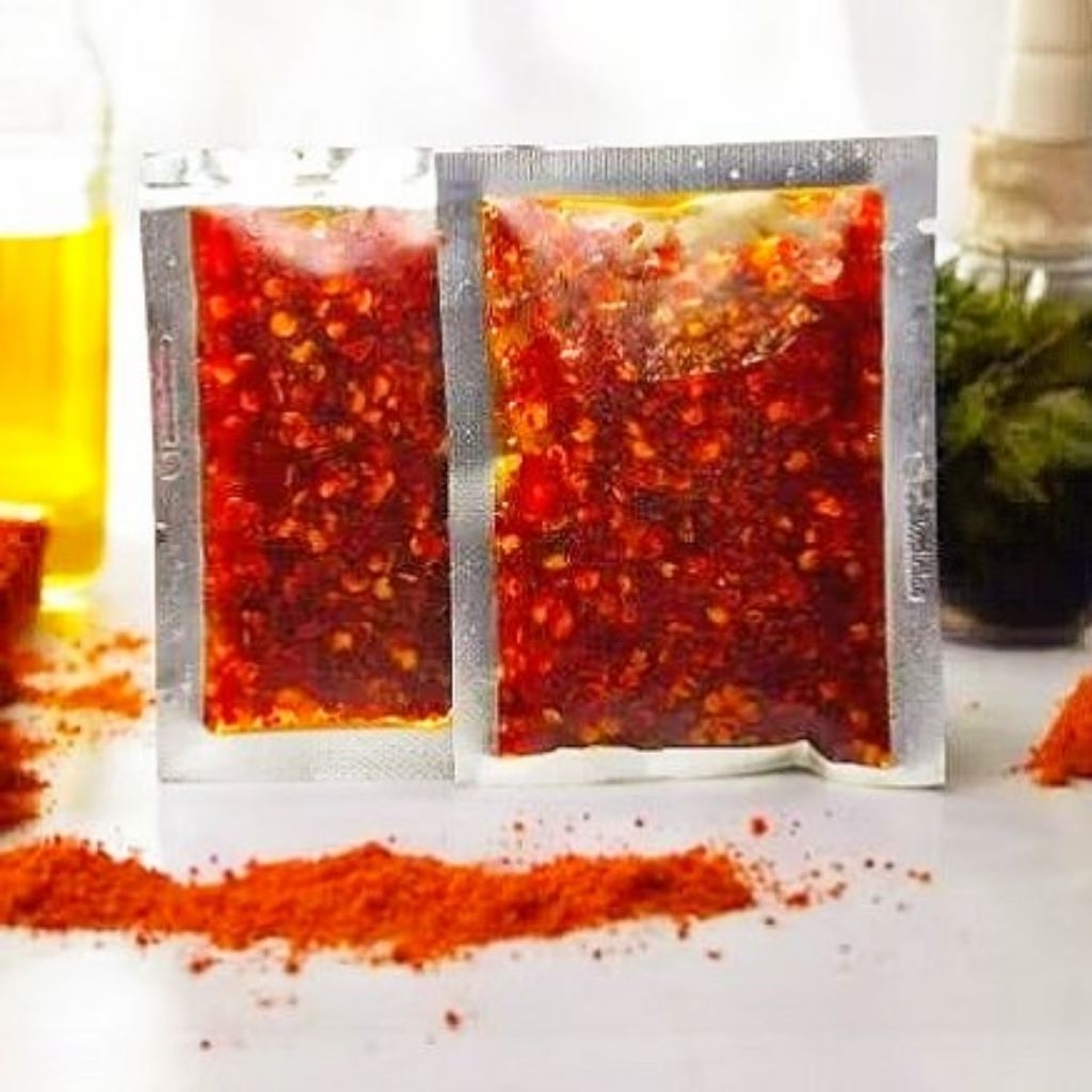 

CHILI OIL 10GR PELENGKAP RASA MAKANAN UNTUK DIMSUM / DUMPLING / NASI GORENG / BAKMI DLL