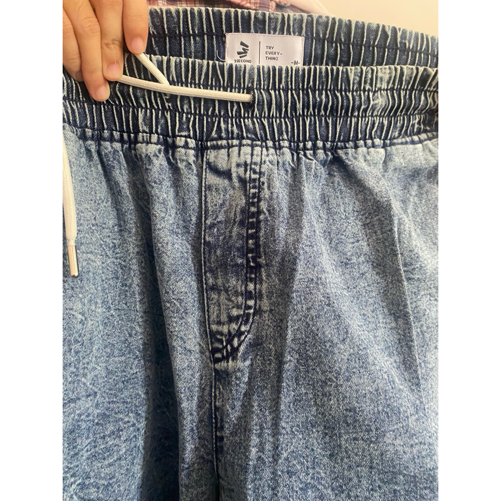 jeans 3 second dan kemeja kuning