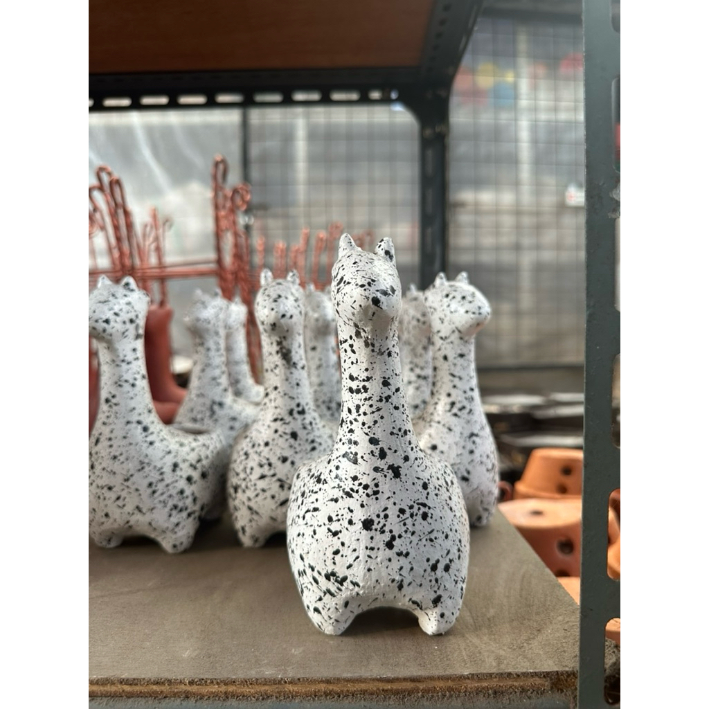 Pot tanah liat jerapa ukuran kecil(s)