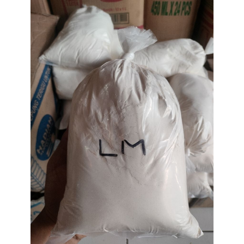 

Tepung terigu curah Lencana merah 1kg