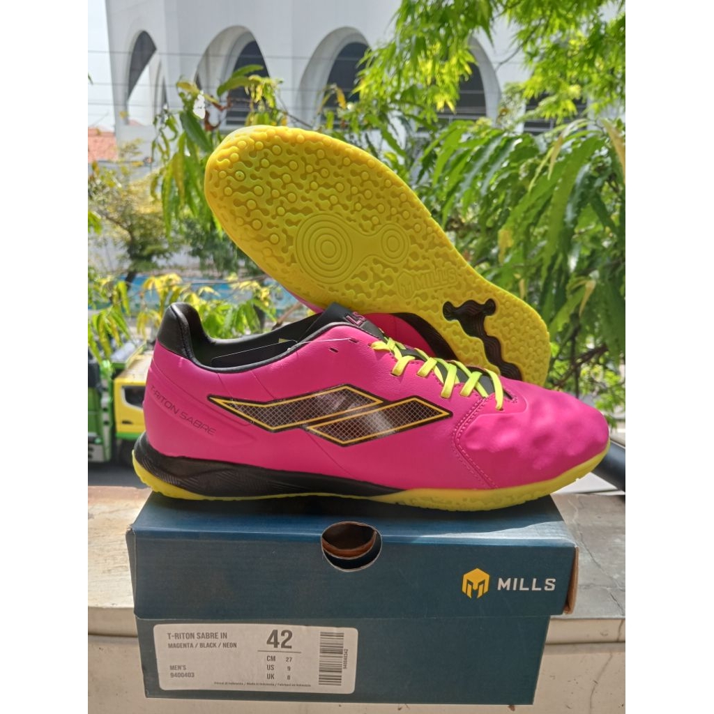 NEW DEALS SEPATU FUTSAL MILLS TRITON SABRE IN ORIGINAL