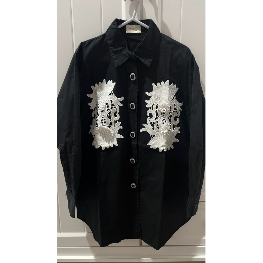 Studio Tui - Tazlyn Shirt in Black