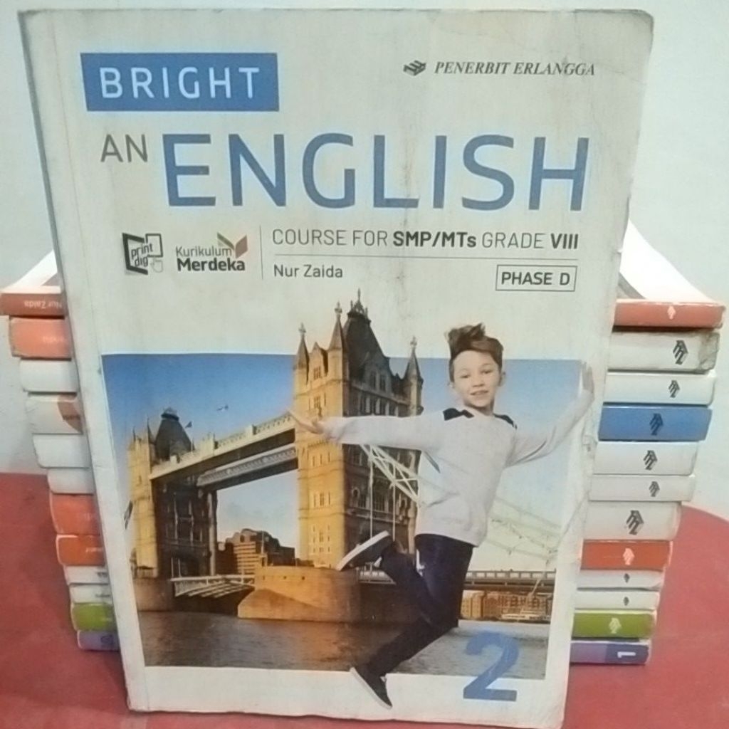 Buku Bahasa inggris/bright an English kumer/kurikulum merdeka SMP kls 2-8/V111 erlangga