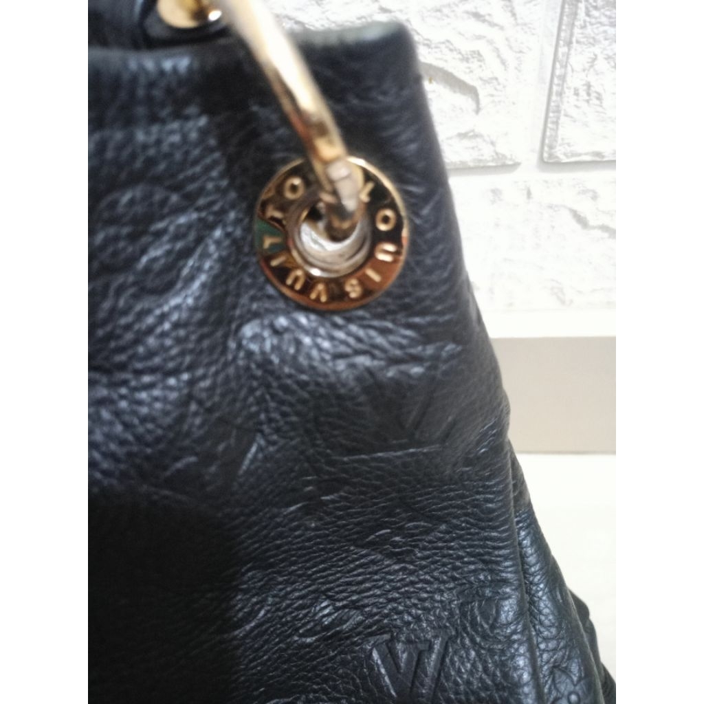 preloved tas wanita model hobo kulit asli ukuran besar merk terkenal