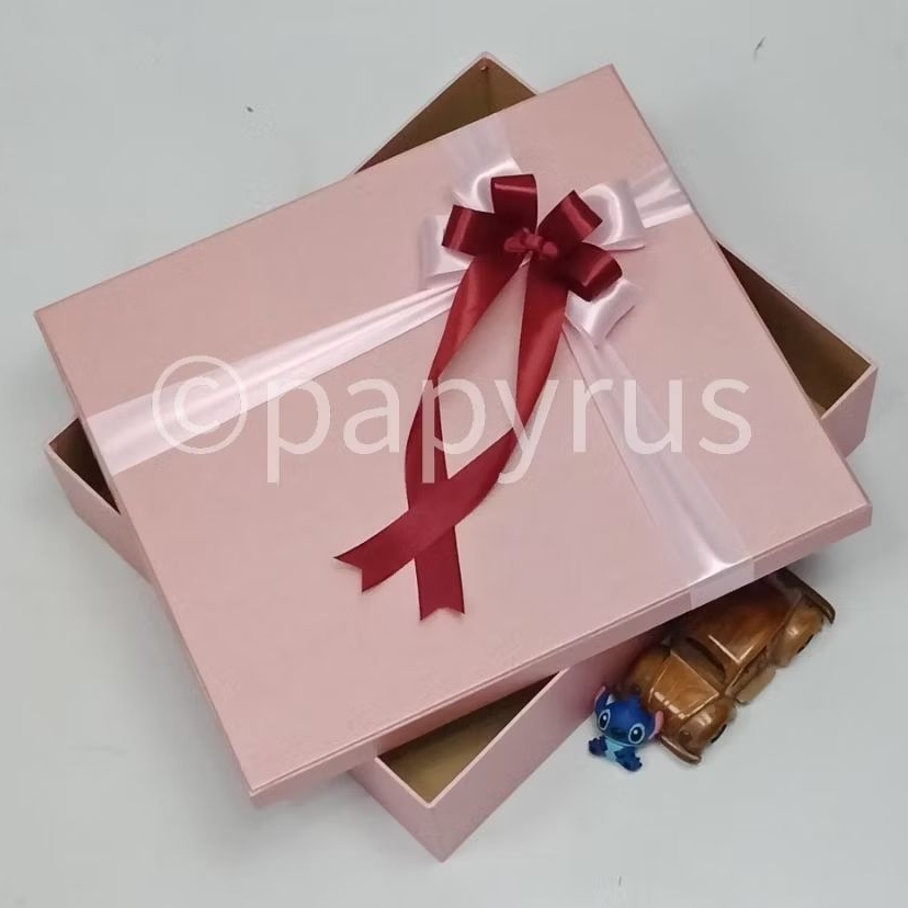 

PAPYRUS 32,5x37,5 Tinggi 10cm Kotak Kado Gift Box Hadiah V2