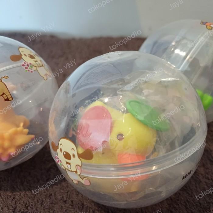 Mainan bola gacha besar
