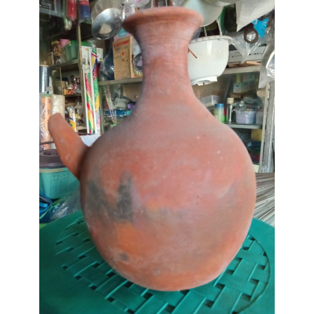 kendi air tanah liat / kendi air minum tradisional