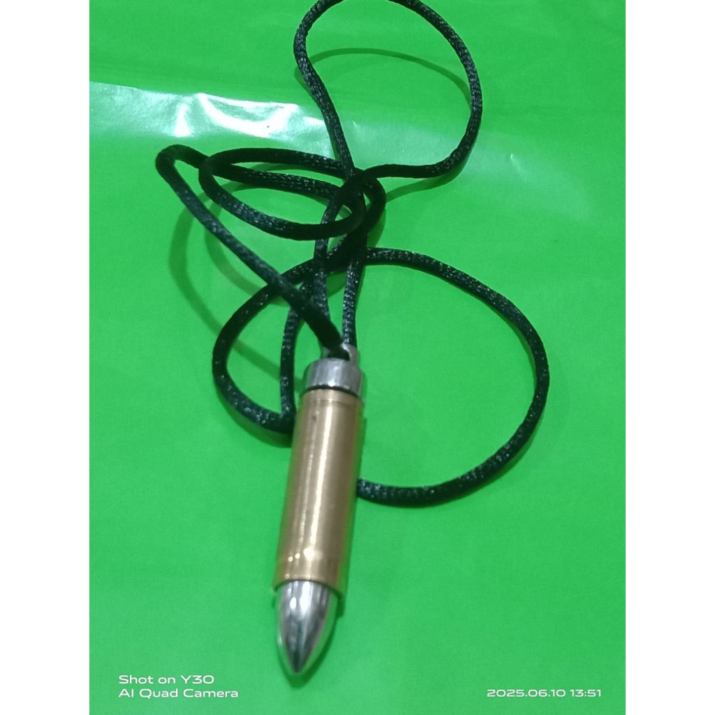 Bandul kalung Cemeti model selongsong peluru