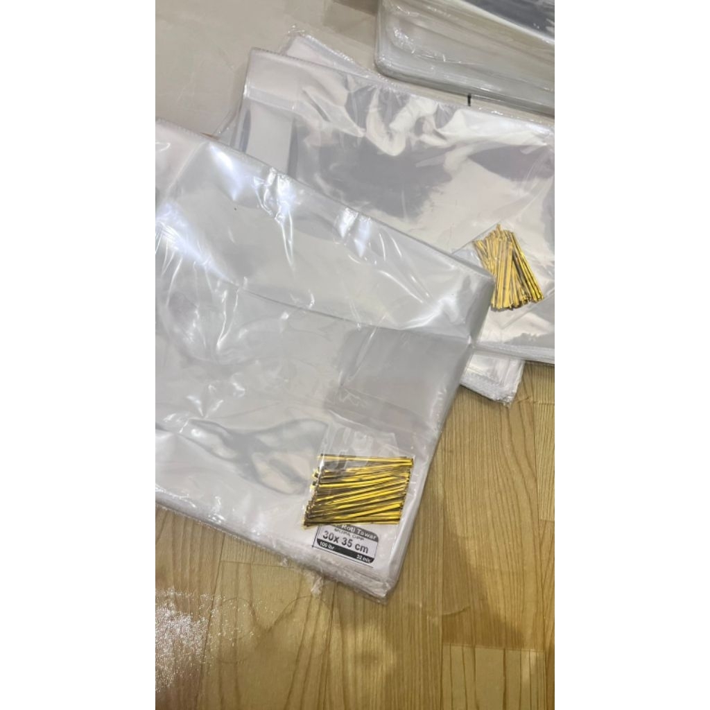 

Plastik roti uk 30 X 35 ( 100 lembar )