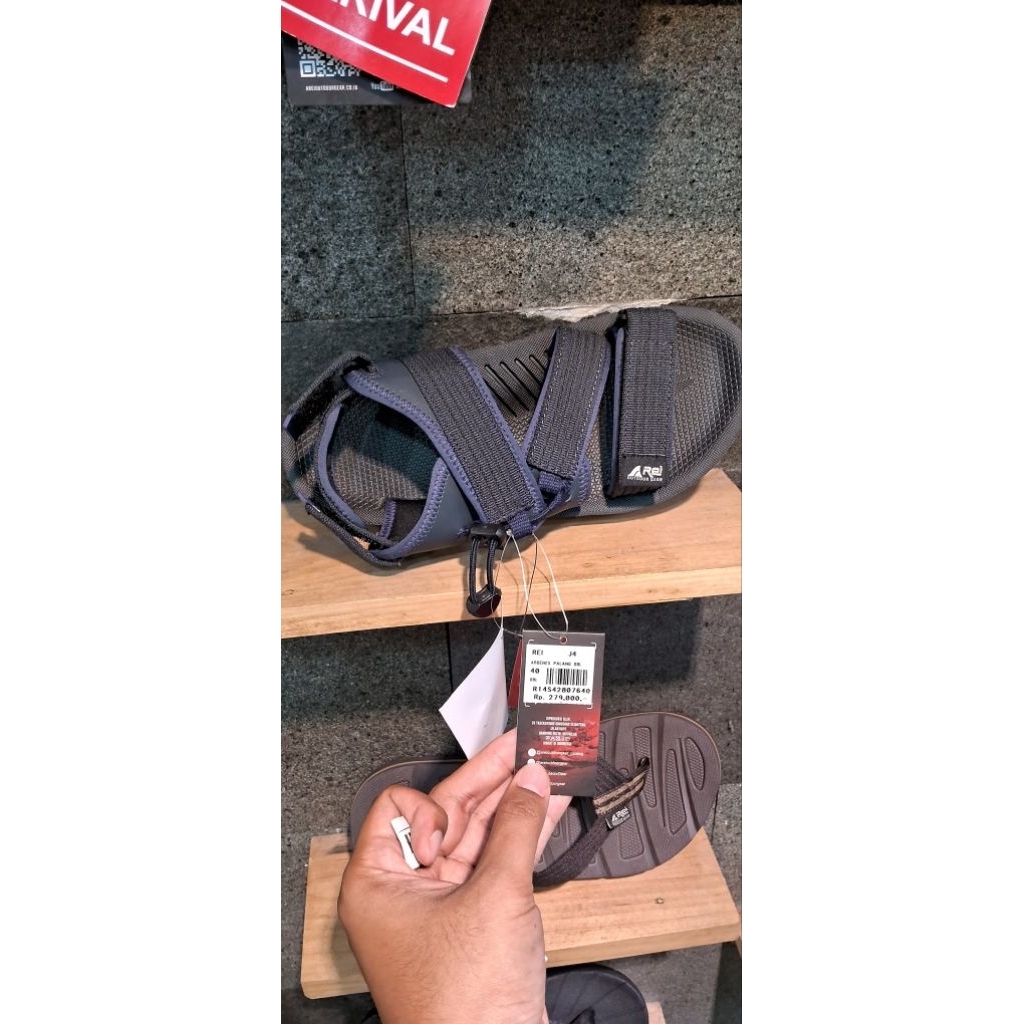 Sandal Gunung Rei Adventure