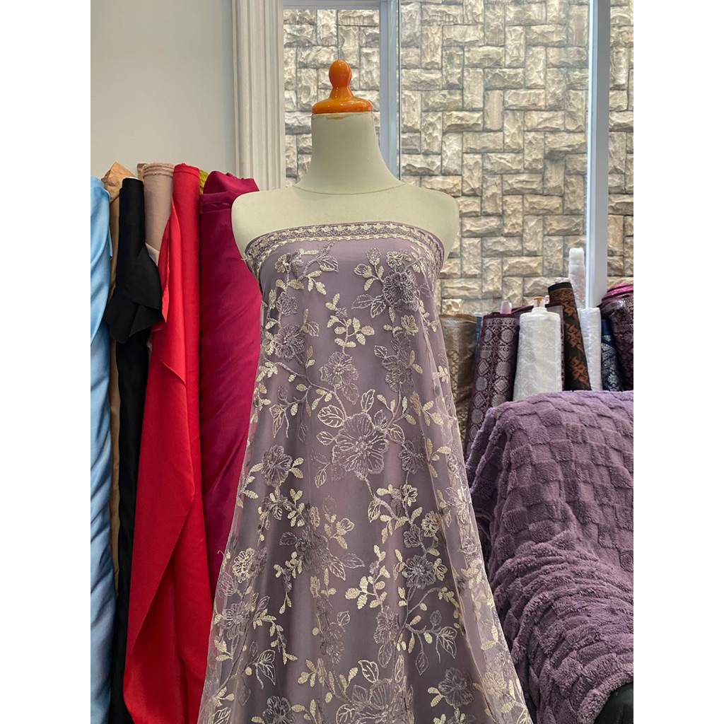 Bahan Kain Kebaya Mewah Tile Brokat Peony Series 2Tone Bordir Tumpal Tepi Warna Mauve Taro-Gold