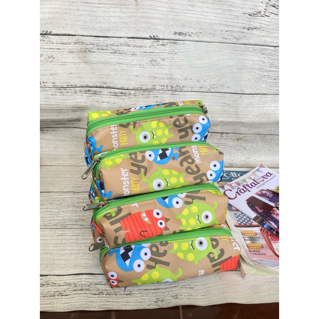 

Tempat Pensil Motif Lucu – Waterproof, Ringan & Muat Banyak (Unisex)