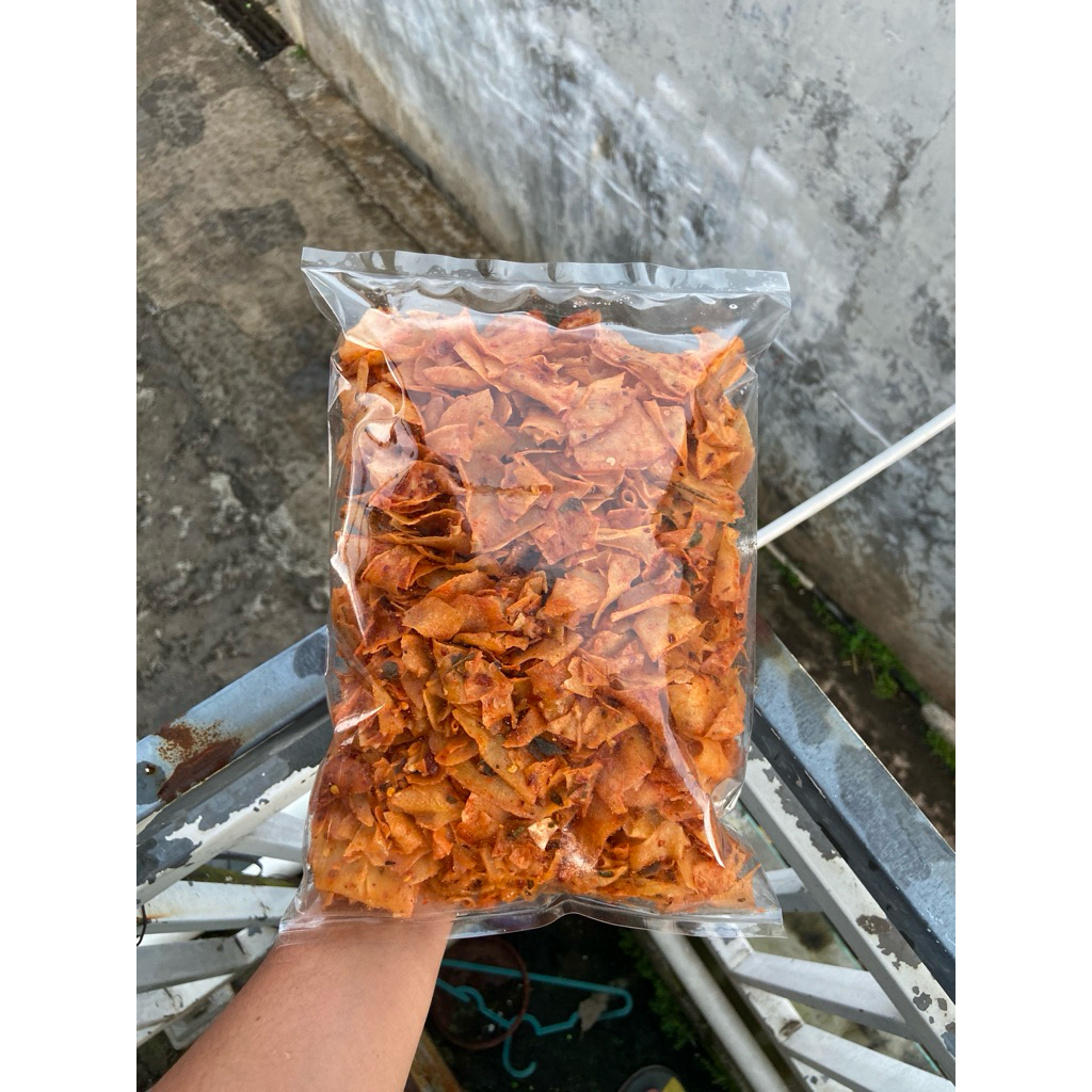 

1kg Keripik kriwil Pedas Daun Jeruk Cemilan Jadul