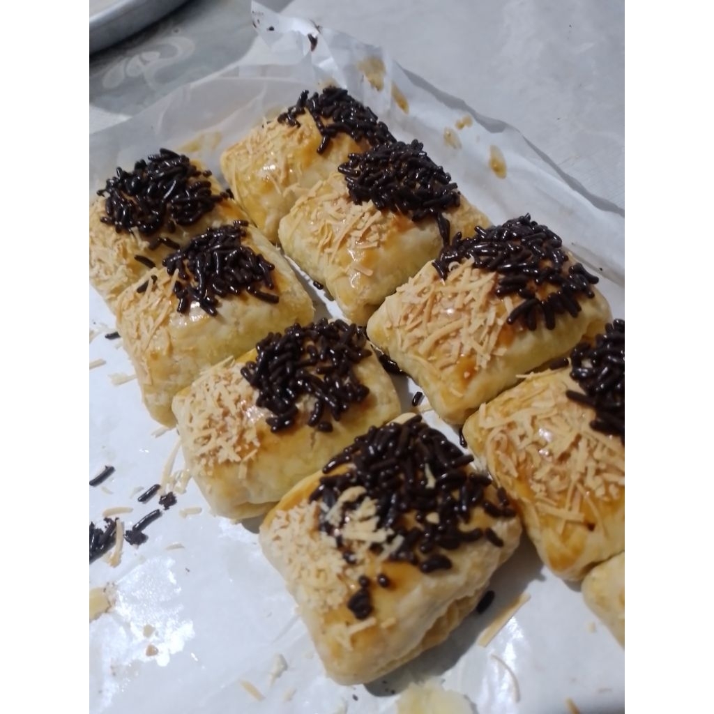 

Mini Bolen Pisang Cokelat Keju
