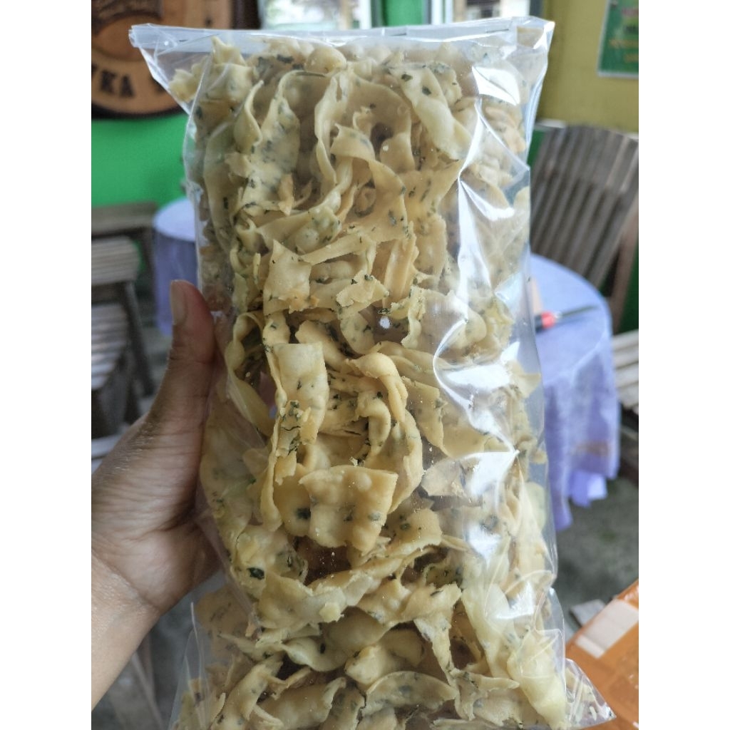 

pangsit sledri. stik sledri.cumi.kue bawang