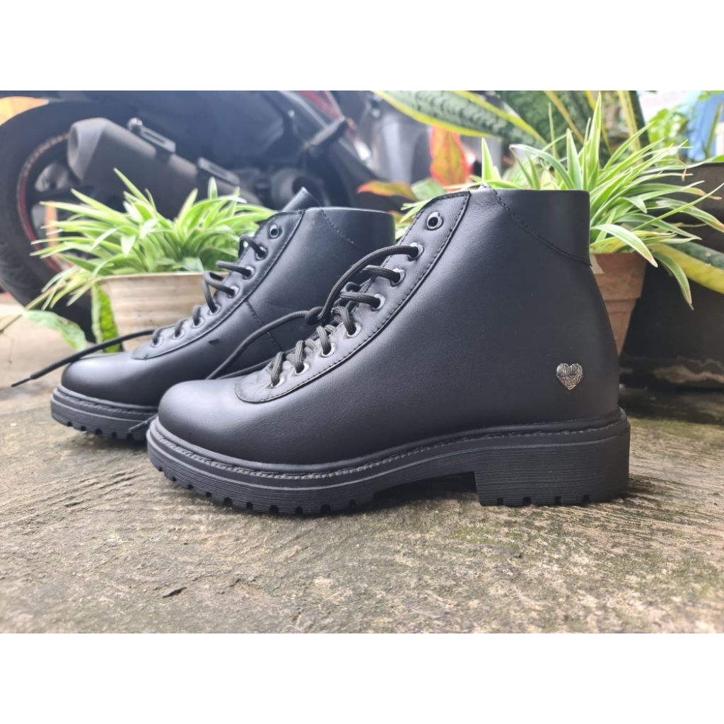 SEPATU BOOTH CEWEK ORI (ADORABLE PROJECTS)