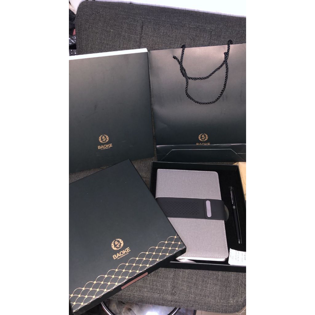 

agenda set ballpoint kode T 26 ( plus box dan shopping bag) ukuran agenda a5 ( ukuran shopping bag 22 x 27 x 5.5)