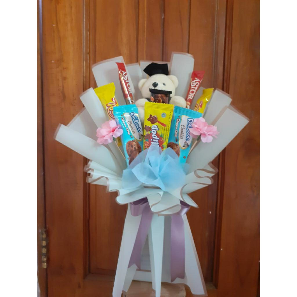 

( SIAP KIRIM)Buket snack + Boneka wisuda ukuran sedang