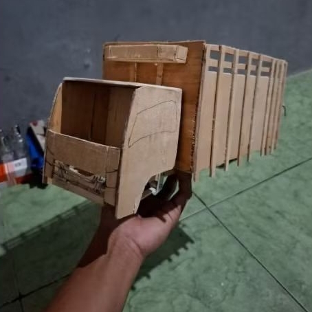 MINIATUT TRUK OLENG NMR 71