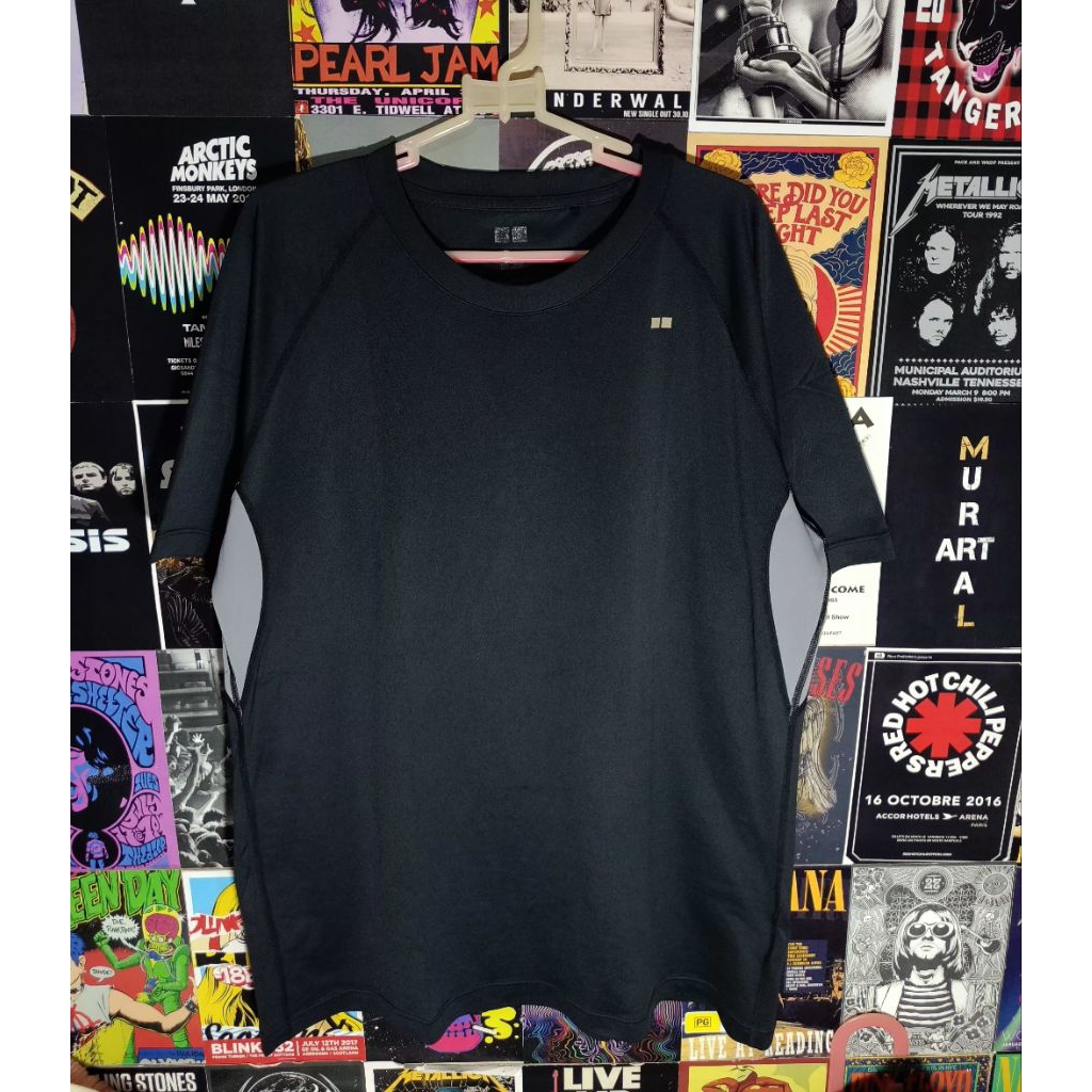 UNIQLO sport shirt