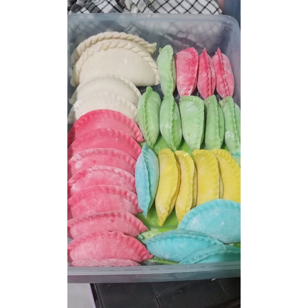 

cireng isi pelangi warna warni aneka rasa isian