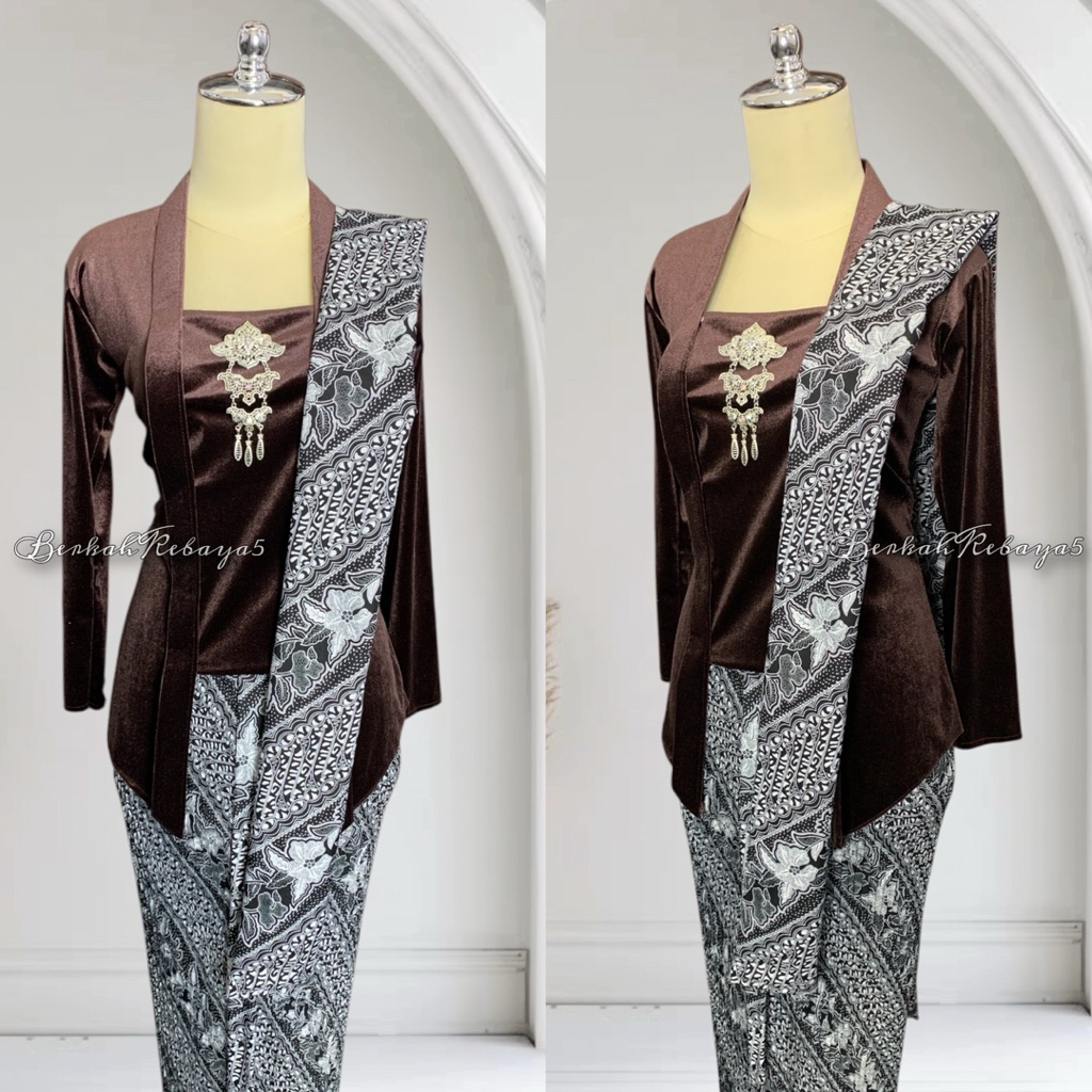 Setelan Kebaya Kutu Baru Bludru Warna Mahogany / Kebaya + Selendang + Jarik Wiru Plisket Motif Paran