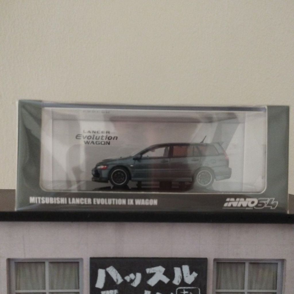 Inno64 Lancer Evolution IX Wagon Grey