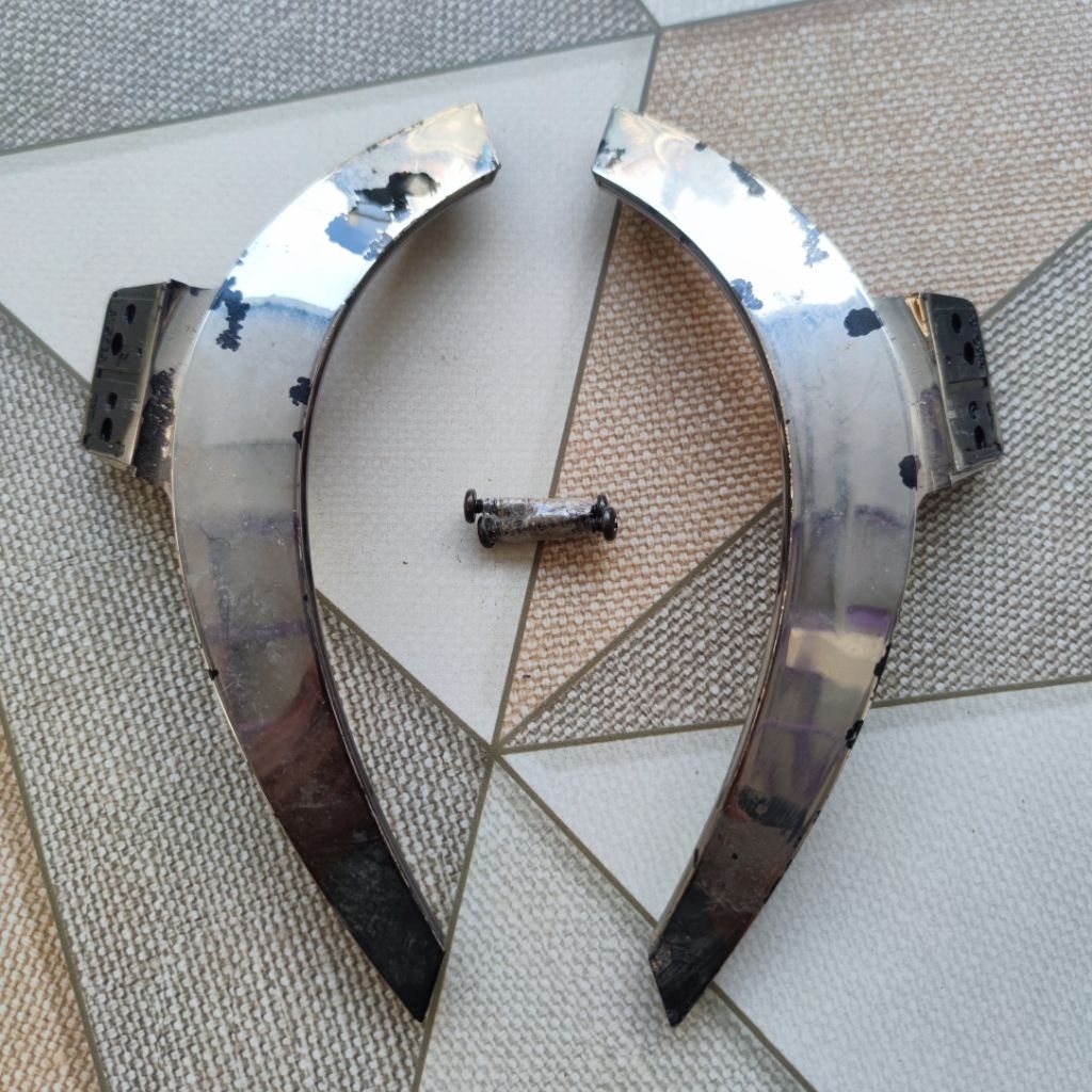 Stand kaki tv polytron PLD 43TV1556