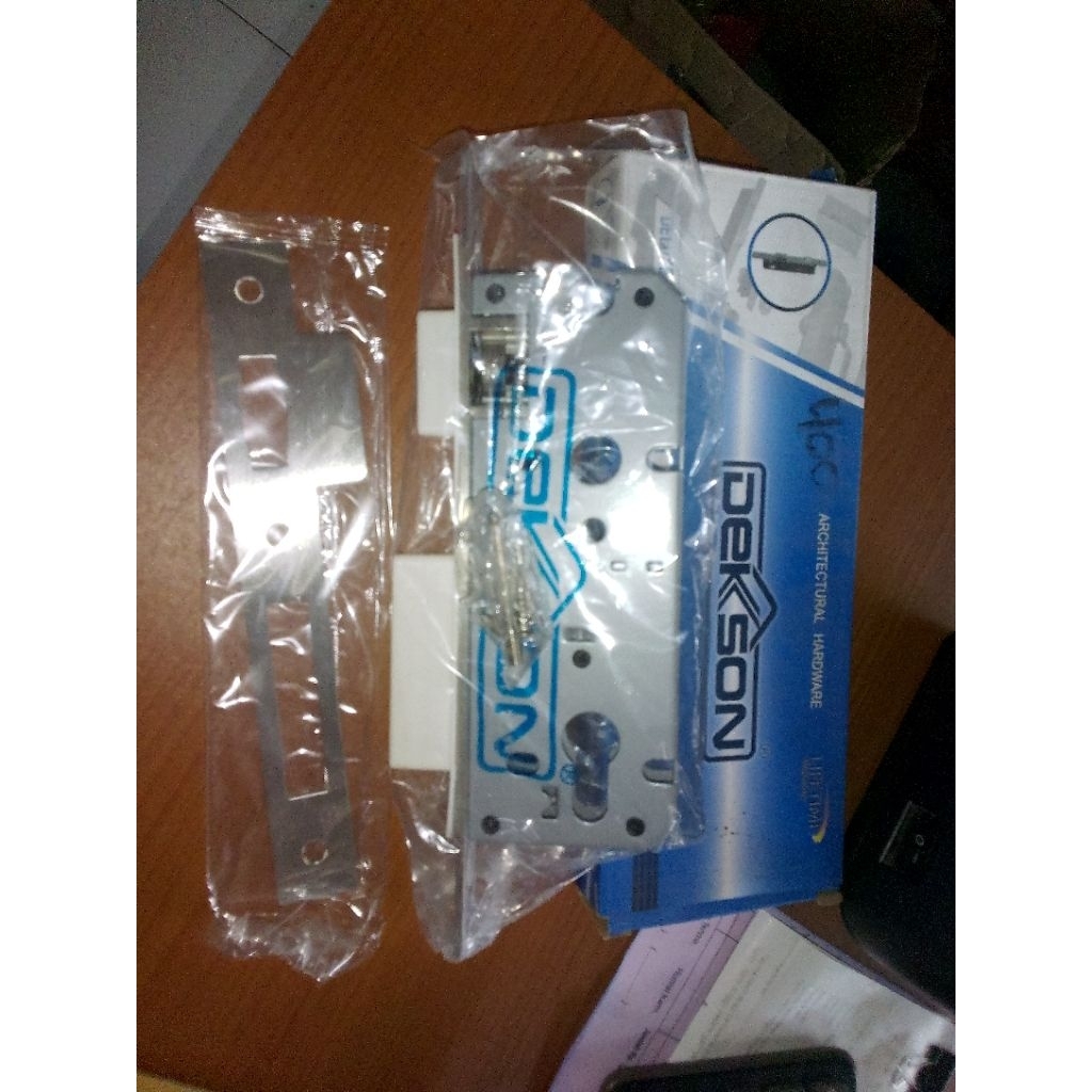 Body kunci pelor Dekson