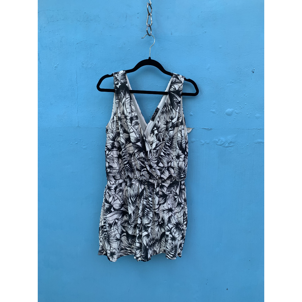 PRELOVED 8 MINI DRESS TANPA LENGAN LEAF HITAM PUTIH - MANGO